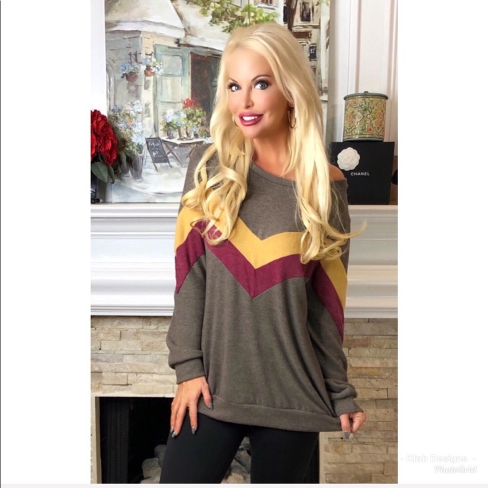 ❤️LAST! Soft Brushed Fabric Wide Neck Chevron Top! - Picture 4 of 8